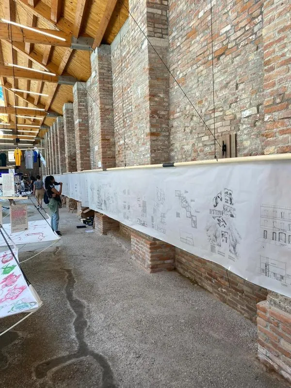 Drawing rolls in Venice. Photo.